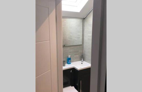 Oole 2 bed & en-suites house with parking near beach - Foto 17