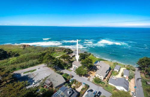 Oceanfront Home Retreat w Breathtaking Views of Fitzgerald Marine Reserve - Foto 1