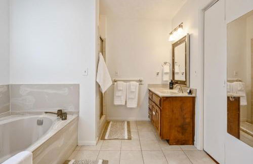 2 Story Home With Sunroom & Cozy Deck Close To KSU - Foto 9