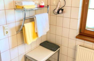 Wohnung #5 mit Balkon - zentrale dennoch ruhige Lage mit Terrasse - Stadtbus vor der Tür! - Foto 11