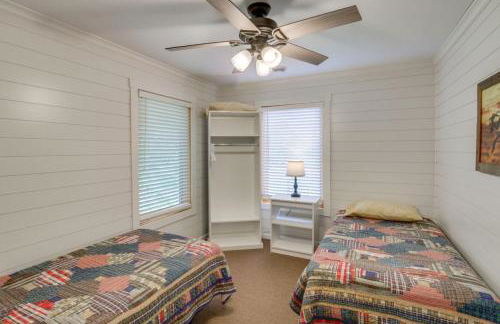 Rustic Lakefront Cabin with Dock and Fire Pit - Foto 21