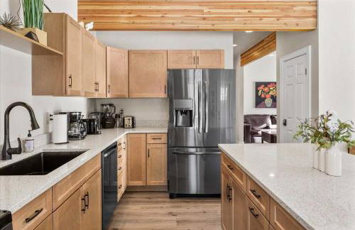 Modern Red Lodge Cabin - Walk to Broadway Ave - Foto 15