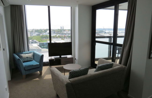 Ramada Suites By Wyndham Victoria Street West - Photo 41