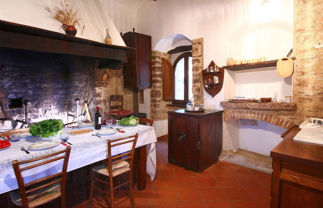 Historic Castle With View - Photo 13