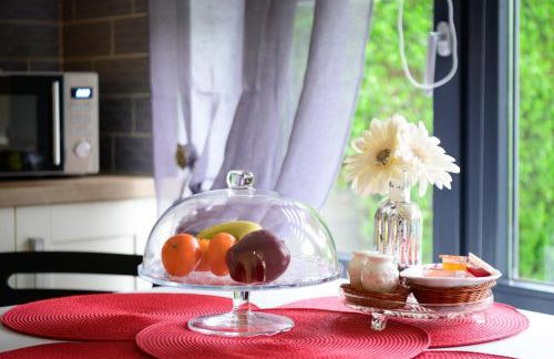 Located in the peaceful NG8 Wollaton , Perfect for Business Trips & Family Holidays or working proffesionals-long term deals, M1 Nearby , Free Parking , Private Garden , 500Mb Wi-Fi , Netflix - Foto 9