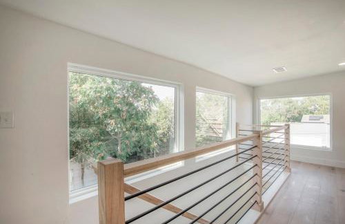 Sunflower Suite Modern Loft with Skyline Views - Foto 19