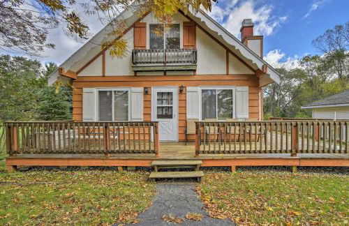 Walk to Green Lake and Beach Cozy Cabin with Deck - Foto 1