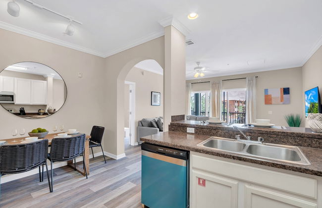 2BR Condo - Hot Tub Pool Near Disney - Photo 4