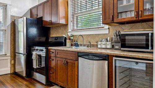 Fifth Street Retreat by StayLage - Foto 2, stove, dishwasher, toaster
