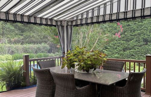 Steve's Place: Heated Pool, 3BR Southold Home, Beach - Foto 4