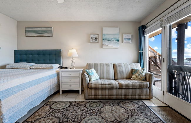 Beachfront Bliss Cozy Studio! - Photo 5