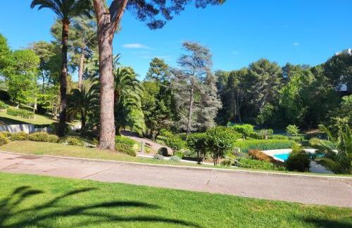 Évasion à deux, domaine prestigieux, jacuzzi et parking privés, piscine - Foto 13