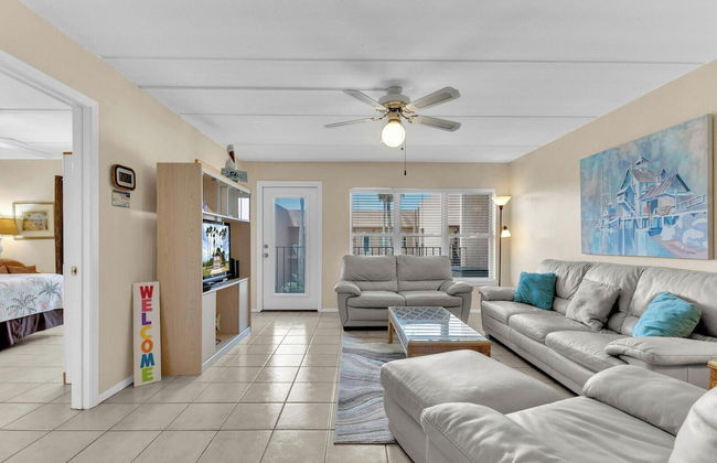 Beachfront Convenience w/o the Beachfront Price! - Foto 10