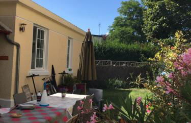 kerwatt - Grande et belle maison de ville avec jardin, proche centre et mer - Photo 5