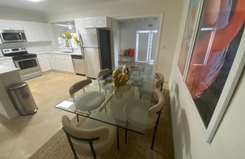 Entire home in Biscayne Park, Florida - Foto 8