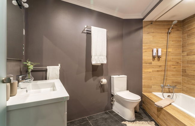 BnB Homes Bright Apartment 50 m Walk From Beach - Photo 14