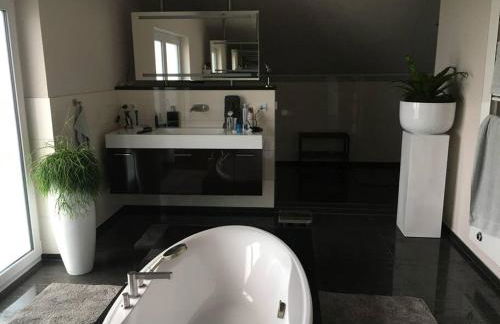 Villa Kaja by Maggie mit Pool, Kamin und traumhaftem Blick auf den Möhnesee - Foto 19