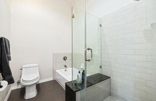 Ultimate LA Vacation 2BR w Pool Above Shops - Foto 13