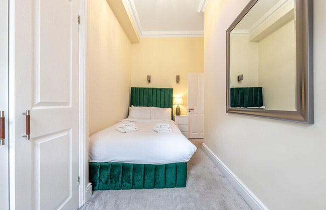 The Hertford Boutique - Photo 5