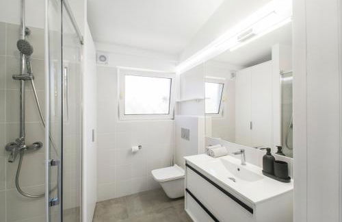 Villa Azure Horizon and Breeze - Panoramic Ocean View and Heated Pool - Foto 20