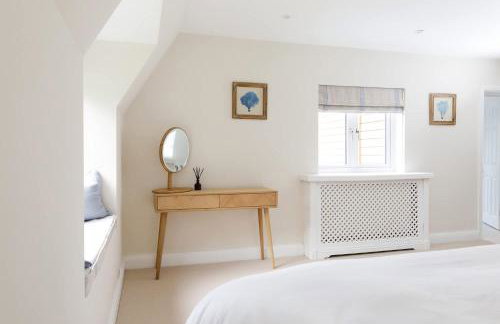 Stunning 5BR Home With Pool - 5 min to Beach - Foto 64