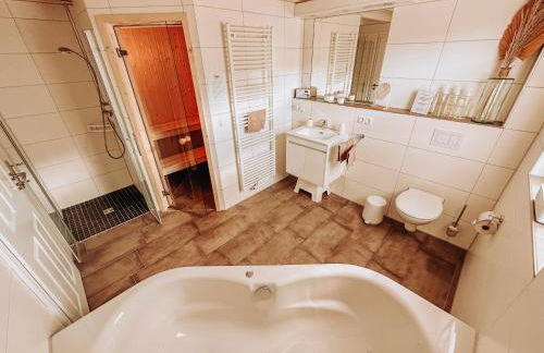 Malerisch am See mit Kamin, Sauna & Whirlpool - Foto 6