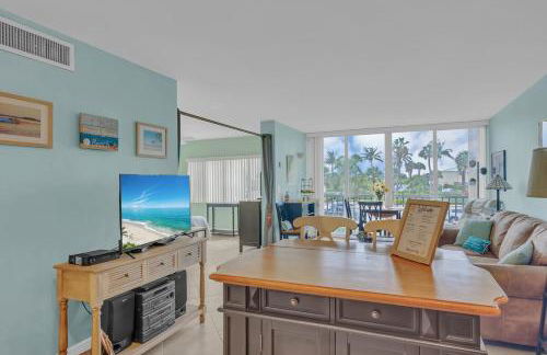 Dreamy Condo 2 minute walk to Beach w King Size Bd - Foto 17