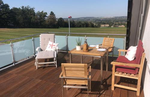 Ferne und Weite im Sauerland Blick über das Ruhrtal - Foto 1