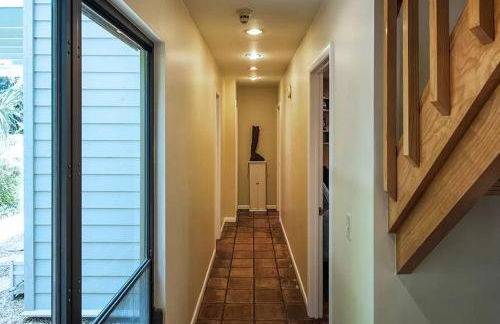 Beach Paradise Getaway - 200ft from Beach! - Foto 18