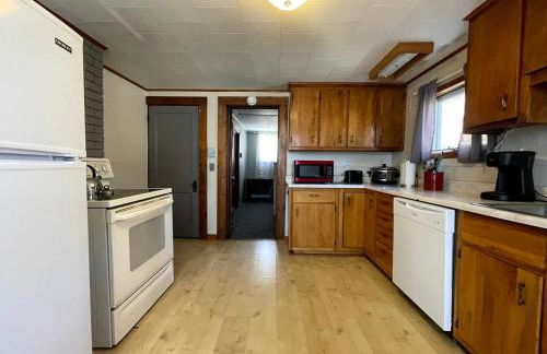 Embrace Nature in this Breathtaking Cottage in Portage Lake, Maine - Foto 22