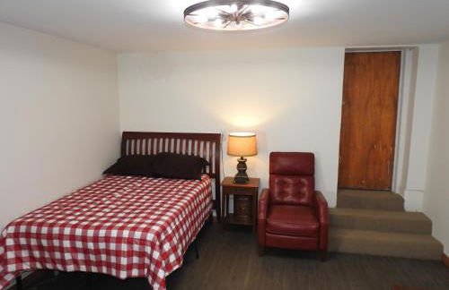 Miners Choice 3 Bedroom on Main St Bonus Rooms Sleeps up to 9 TV WIFI Piano - Foto 58