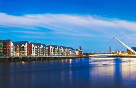 Luxury 2 Bedroom waterfront apartment with balcony - Foto 1