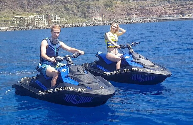 Vive una actividad inolvidable con nuestras motos acuáticas - Foto 1