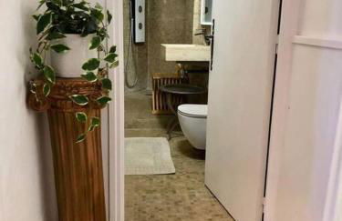 Ulysse, Appartement Spacieux au Centre Historique d'Uzès en rez-de-chaussée avec extérieur, proche parking des Marroniers - Foto 7