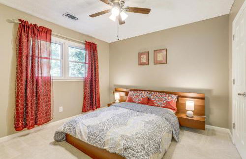 6 Mi to Stone Mountain Park Home with Deck! - Foto 23