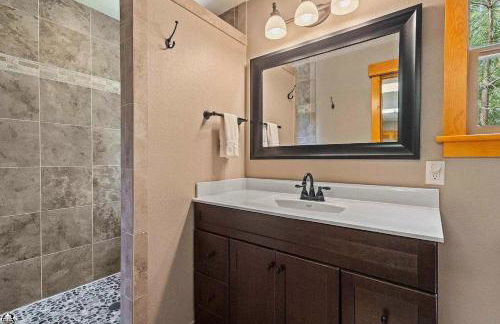 Sierra Haus Cottage with Private Lake Access - Photo 5