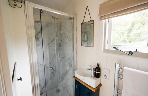 Lapwing Hut - Photo 11