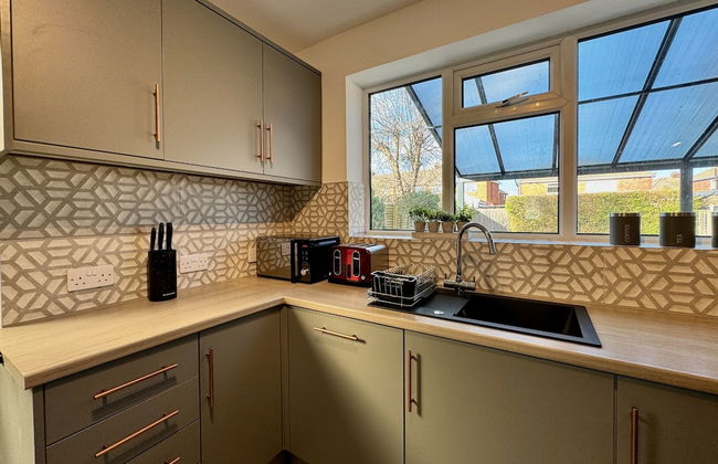 Sandringham House Serene Escape Cottage - Photo 23