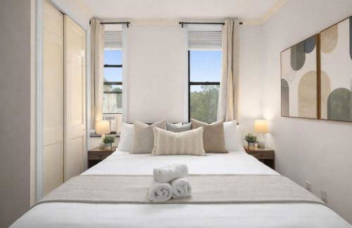 Stylish East Side Escape Steps from Fun - Foto 9