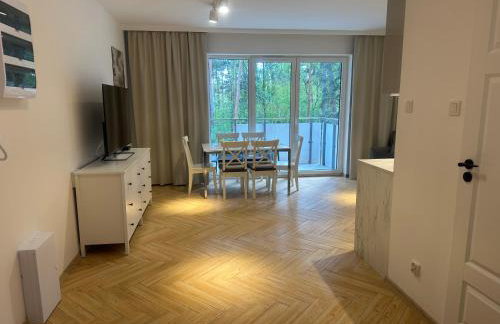 Sosnowy Nadmorski Zakątek blisko plaży z parkingiem - Foto 15