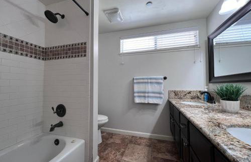 Large Family Pool Home 2.5 Miles To Disney w/3 King Beds!!! - Foto 40