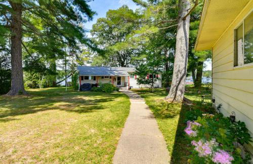 Lakefront Retreat with Pedal Boat and Dock in Kalkaska - Foto 22
