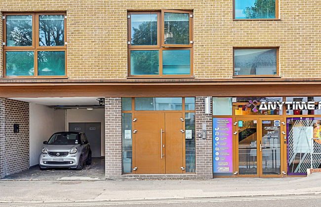 Newly Furnished and Bright Home - Foto 24