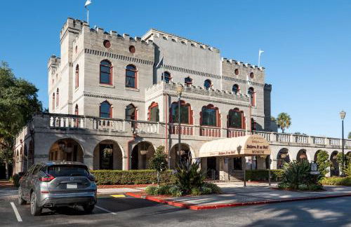 Urban Loft - City Center Walk to Everything - Photo 29