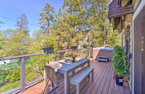 Chic Lake House with Furnished Deck and Hot Tub! - Foto 25