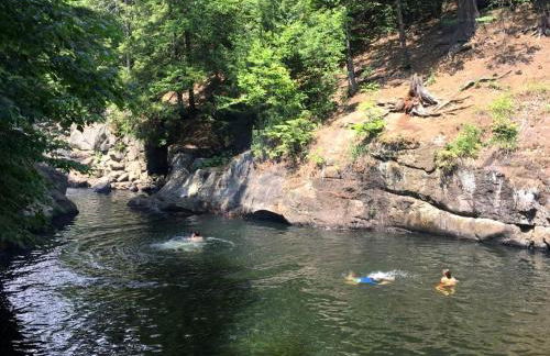 Gorgeous Safari Tent Rental Ideal for Glamping in Upstate New York - Photo 16