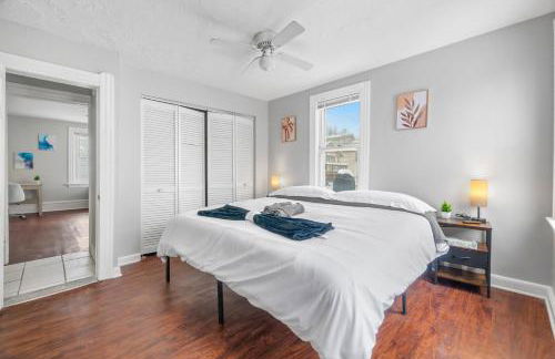 Little Italy Group Stay 4 TV's Pet Friendly - Foto 24