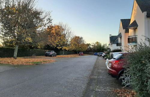 Centre ville de Sarzeau, appartement au calme avec jardinet et parking privé - Foto 12