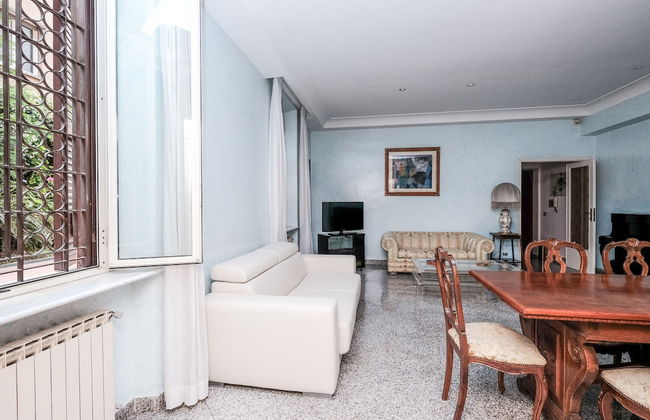 Lush Garden Steps Away from Great Park - Foto 16