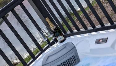 Kingfisher Lodge - Lakeside Lodge With Hot Tub - Foto 3